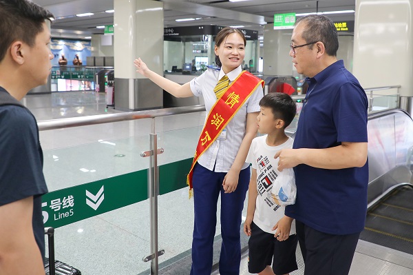 3鄭州地鐵安全運(yùn)營(yíng)2000天 累計(jì)運(yùn)送乘客9.8億人次 (3).jpg